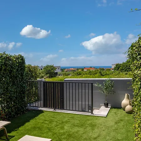 Elegant Casa Aria With 2 Gardens And Bbq Facilities